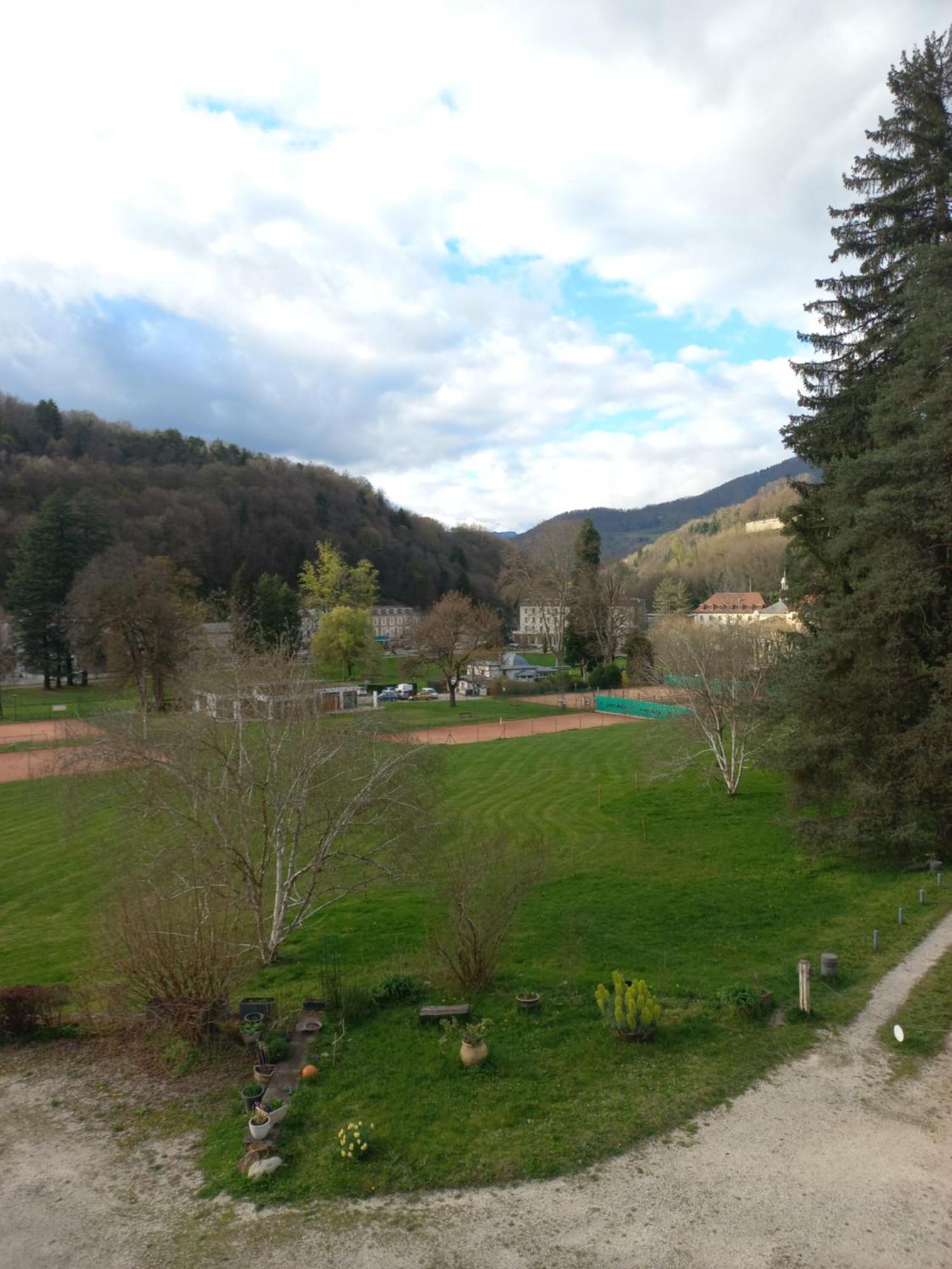 Residence Du Parc Saint-Martin-dʼUriage Esterno foto