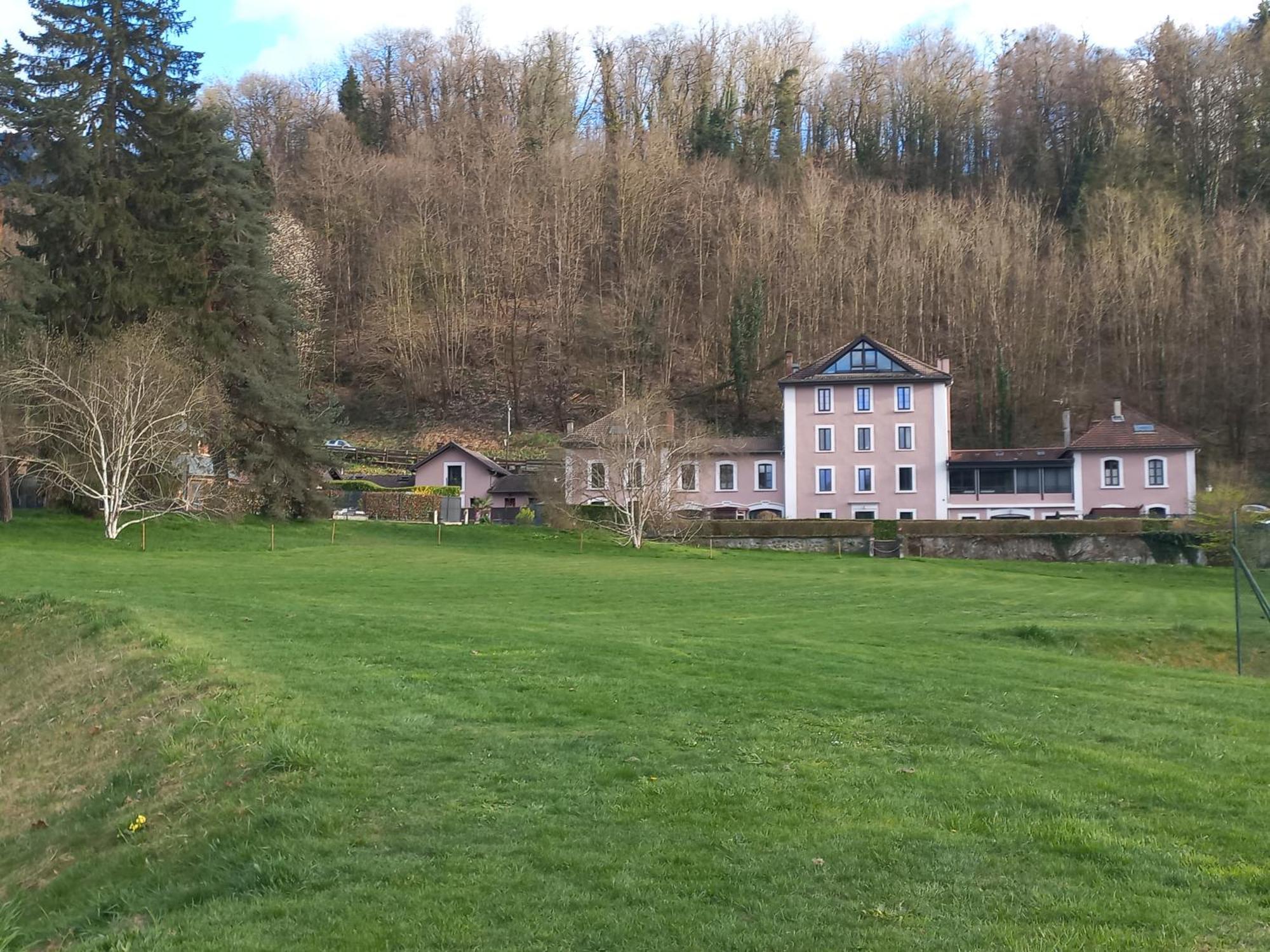 Residence Du Parc Saint-Martin-dʼUriage Esterno foto